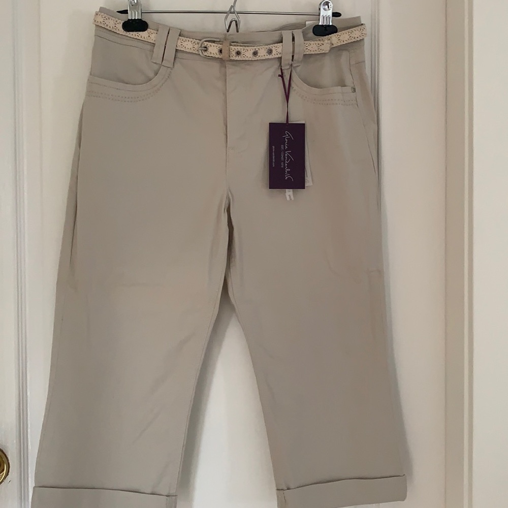 NWT. Gloria Vanderbilt Capri